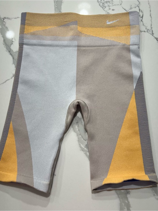Nike Pants - NIKE Women’s  Color block Seamless Biker Shorts - Size M